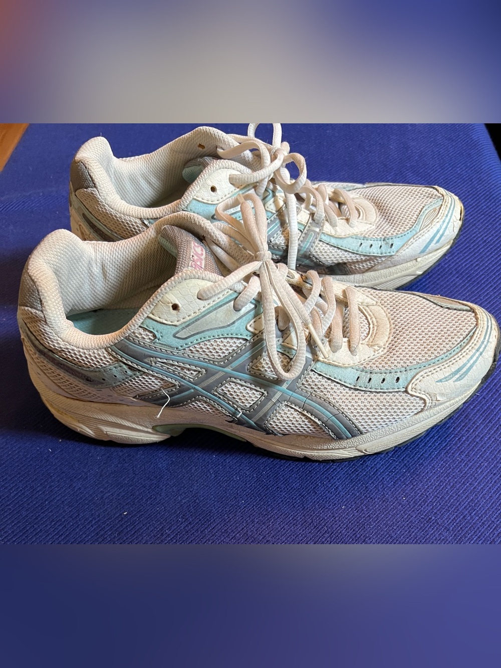 ASICS White & Light Blue Running Shoes / Sneakers